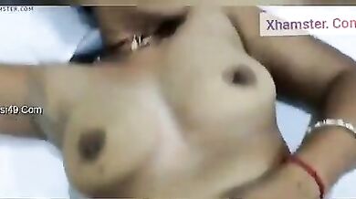 Kamwali aunty ko hotel me choda ladke ne