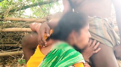 Jungle me chodne ki video banai adivasi couple ne