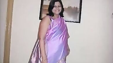 Gigolo ke lund ko pyar diya pyasi Indian aunty ne