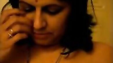 Gigolo ke lund ko pyar diya pyasi Indian aunty ne