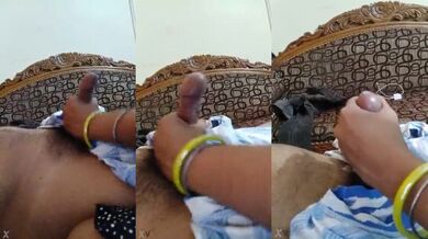 Desi Indian mausi ne muth mari