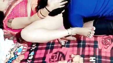 Saree wali ganwar desi bhabhi ki chudai clip