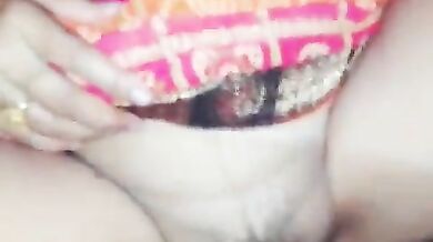 Saree wali ganwar desi bhabhi ki chudai clip