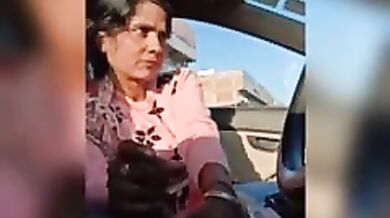 Punjabi aunty ne car me muth mari