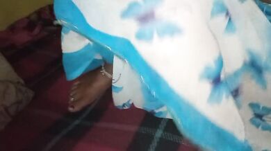 Light bill ke 632 rupyp ke lie chudwaya gaanw ki bhabhi ne