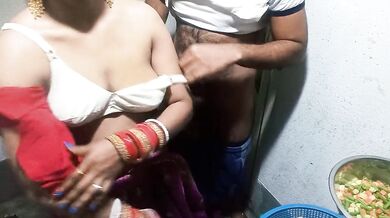 Kitchen me lund hilaya hot bhabhi ne
