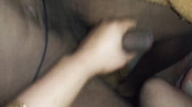 Kambal ke niche desi ladka ladki ka foreplay