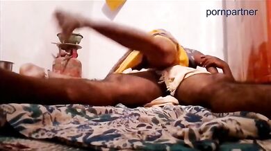 Saree utha ke kamwali aunty ne chut me lund liya