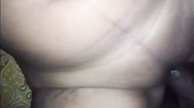 Gulabi chut chudwai gaanw ki desi bhabhi ne