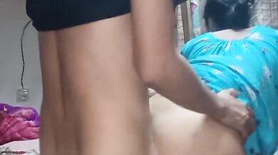 Village ki lady sarpanch ki chut me pani nikala