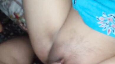 Village ki lady sarpanch ki chut me pani nikala