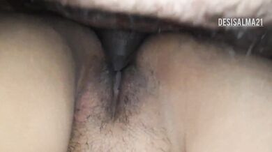 Muslim bhabhi ki gaand mari gel laga ke