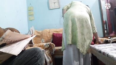 Kamwali shabnam ne lund liya double salary ke lie