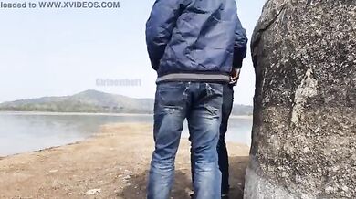 Pahado ke beech choda desi couple ne