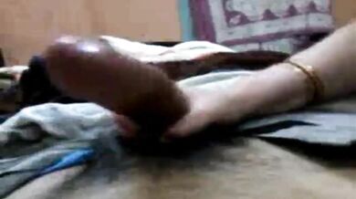 Mota lund hila ke mausi ne chut aur gaand me liya