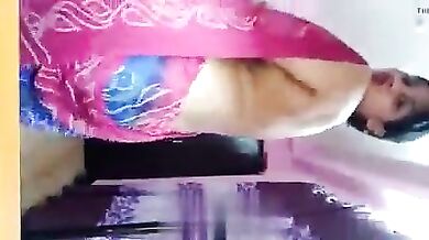 Big desi gaand dikhai saree nikal ke bhabhi ne