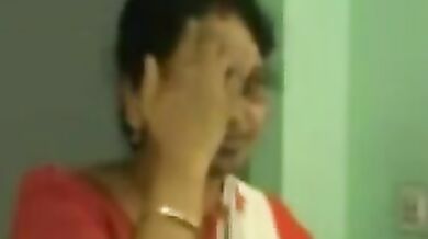 Rangeele bihari ne office me choda aunty ko