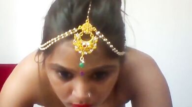 Saj dhaj ke nanga naach karti Indian cam girl