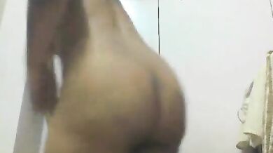 South ki kamuk aunty ne webcam par chut dikhai