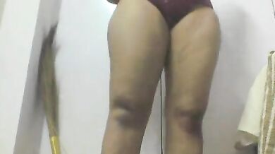 South ki kamuk aunty ne webcam par chut dikhai