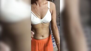 Kamwali sex ke lie mani paise ke lie!