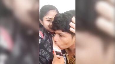 Tamil girl ke desi boobs chuse lover ne