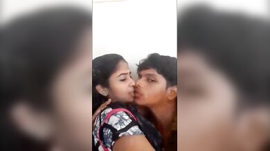 Tamil girl ke desi boobs chuse lover ne