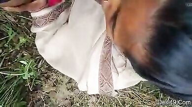 Musalman bhabhi ki chudai kheto me