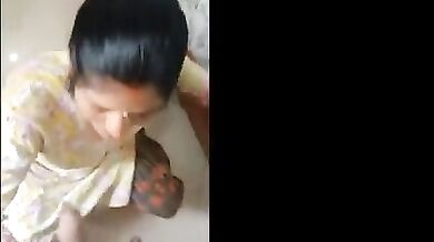 kamwali ke gale me lund utar diya