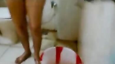 Pyasi bhabhi ko choda bathroom me