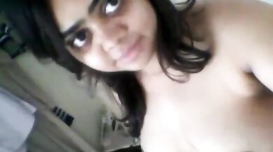 Big boobs bhabhi ka nude whatsapp video call