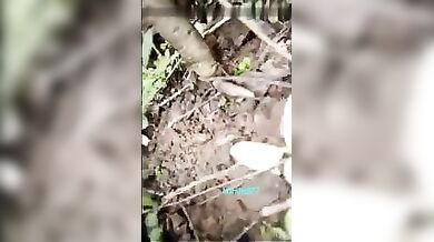 Adivasi bhabhi ko choda jungle me lita ke