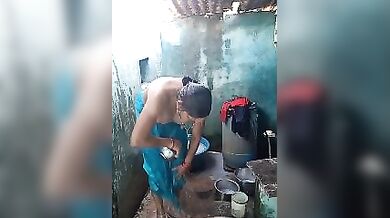 Dehati chachi ka nahane ka nanga video