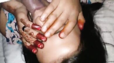 Sexy muslim wife ko lund chata ke video banaya