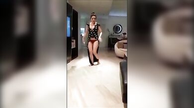 Pakistani callgirl ka panty wala mujra