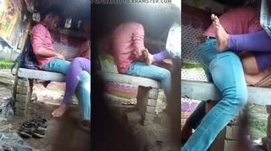 Park ki bench par chudi college girl