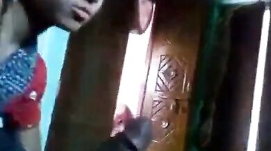 Desi girl ko bhai ke dost ne choda