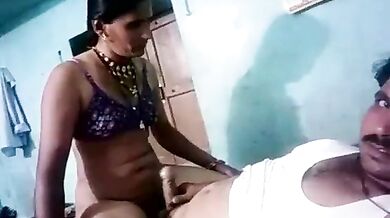Village ki callgirl ko lund par bithaya