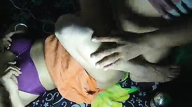 Dehati bhabhi ne pati ke dost se bur chudwai