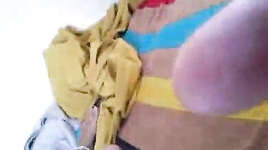 Dulhan ne mahndi wale hath se lund chusa