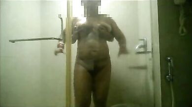 Mona aunty ko hotel room service wale ne choda