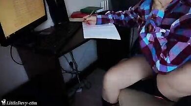 Hot schoolgirl ka dildo masturbation