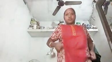 Big boobs tamil aunty nude selfie