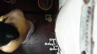 Devar ne bhabhi ka nude bathroom video banaya