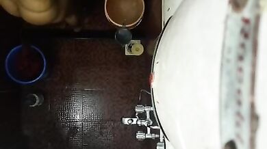 Devar ne bhabhi ka nude bathroom video banaya