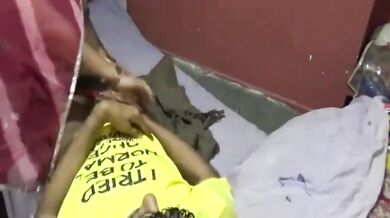 Nokar ko jabardasti chudai ke lie ready kiya bhabhi ne