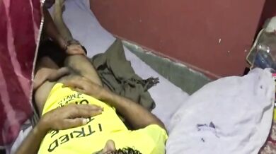 Nokar ko jabardasti chudai ke lie ready kiya bhabhi ne