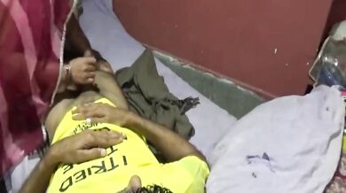 Nokar ko jabardasti chudai ke lie ready kiya bhabhi ne