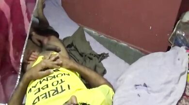 Nokar ko jabardasti chudai ke lie ready kiya bhabhi ne