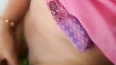 Desi girl ka cucumber fucking